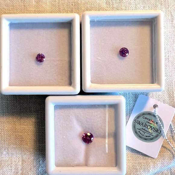 Purple Swarovski Zirconia round stones 1A - Picture 1 of 3